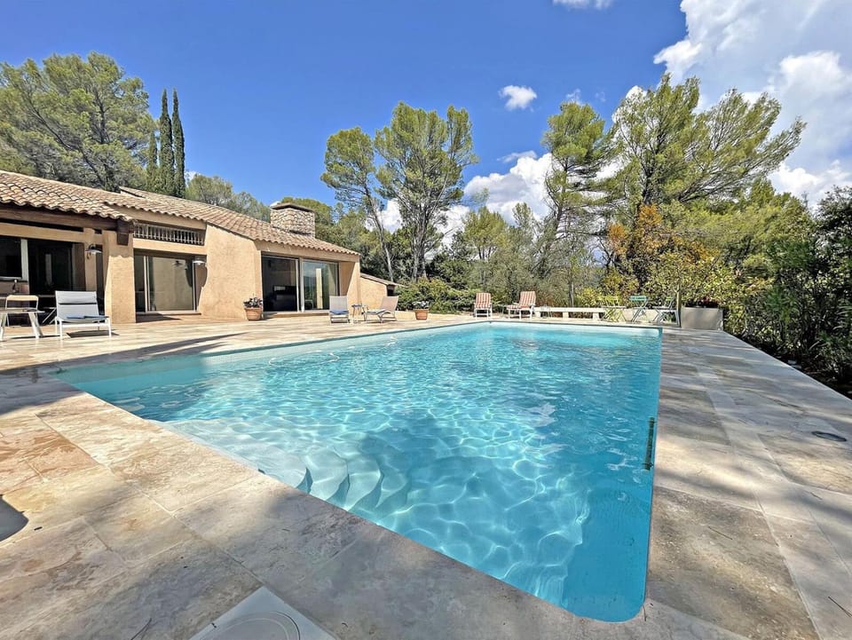 Property building, Day, Pool view, Swimming pool, sunbed