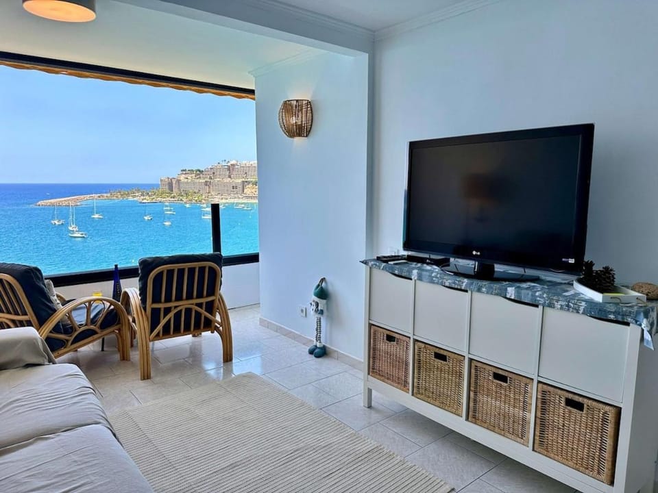 TV and multimedia, Living room, Seating area, Sea view