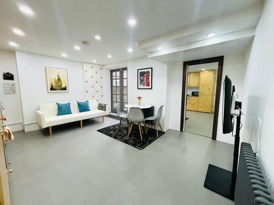 Charming 2Bd Modern Flat with Garden In Little Venice Apartment in City of Westminster