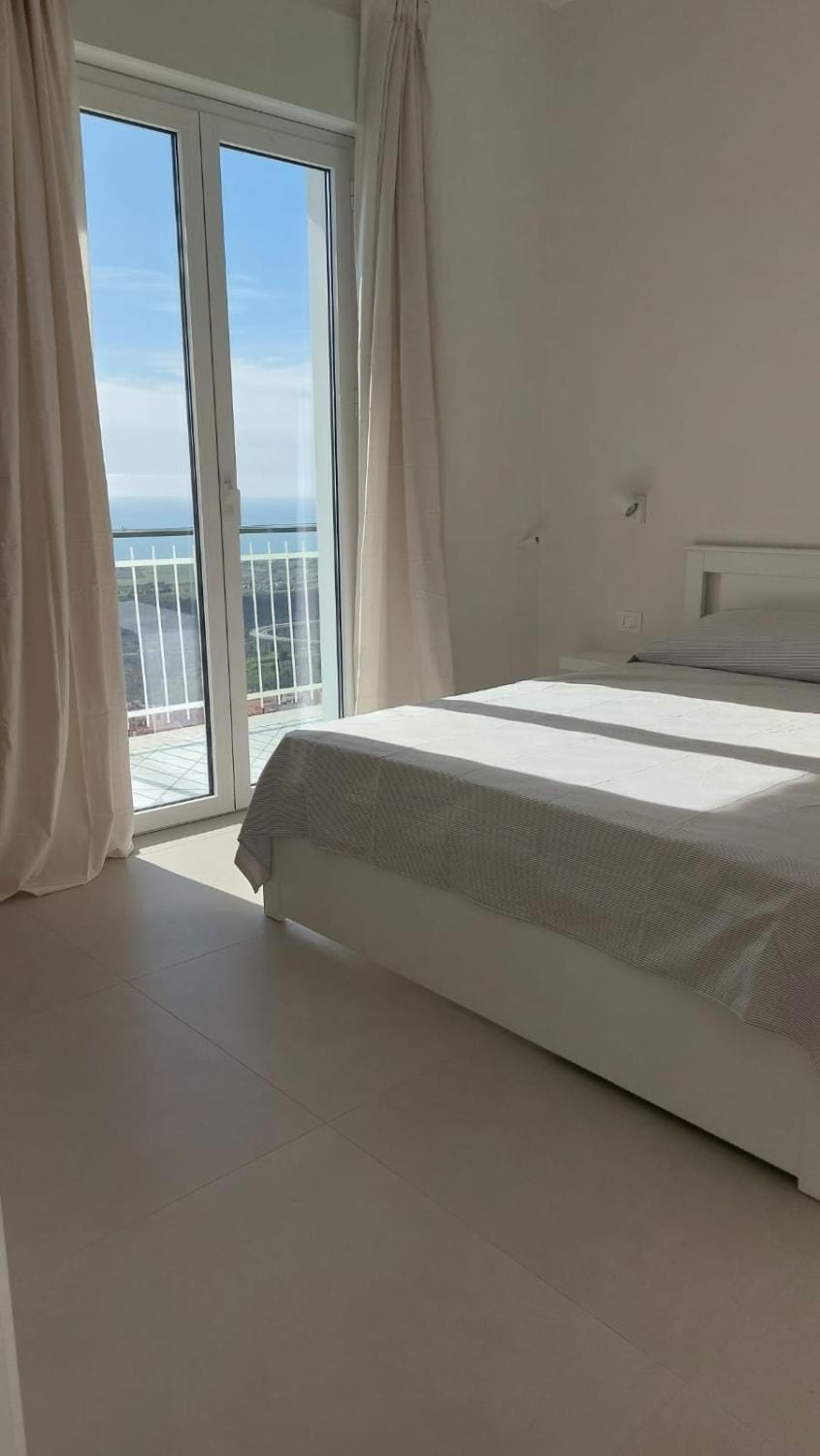 Bedroom, City view, Sea view