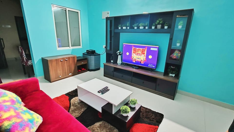 Communal lounge/ TV room, TV and multimedia, Living room, Seating area, Evening entertainment