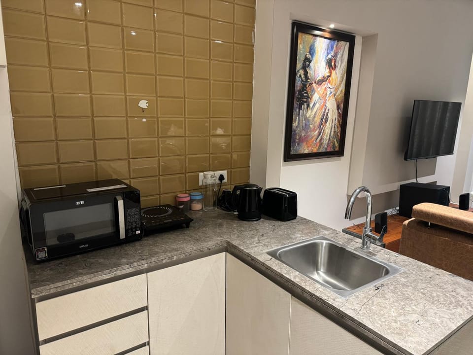 Coffee/tea facilities, Kitchen or kitchenette, stove, toaster