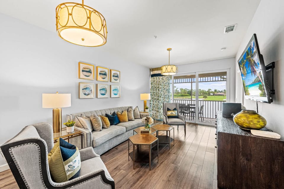TV and multimedia, Living room, Seating area, Evening entertainment