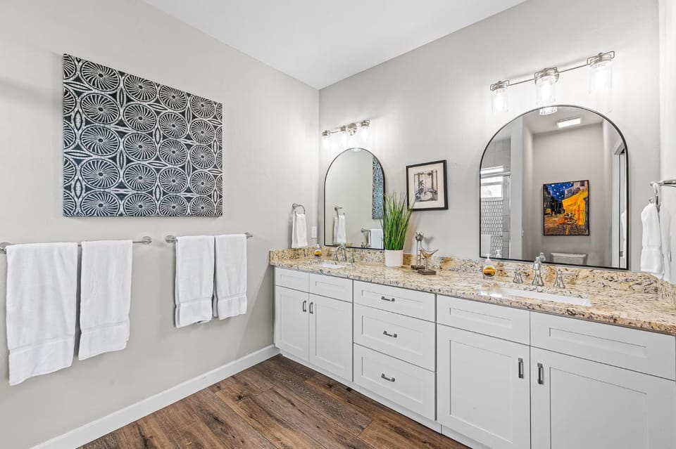 Bathroom, towels