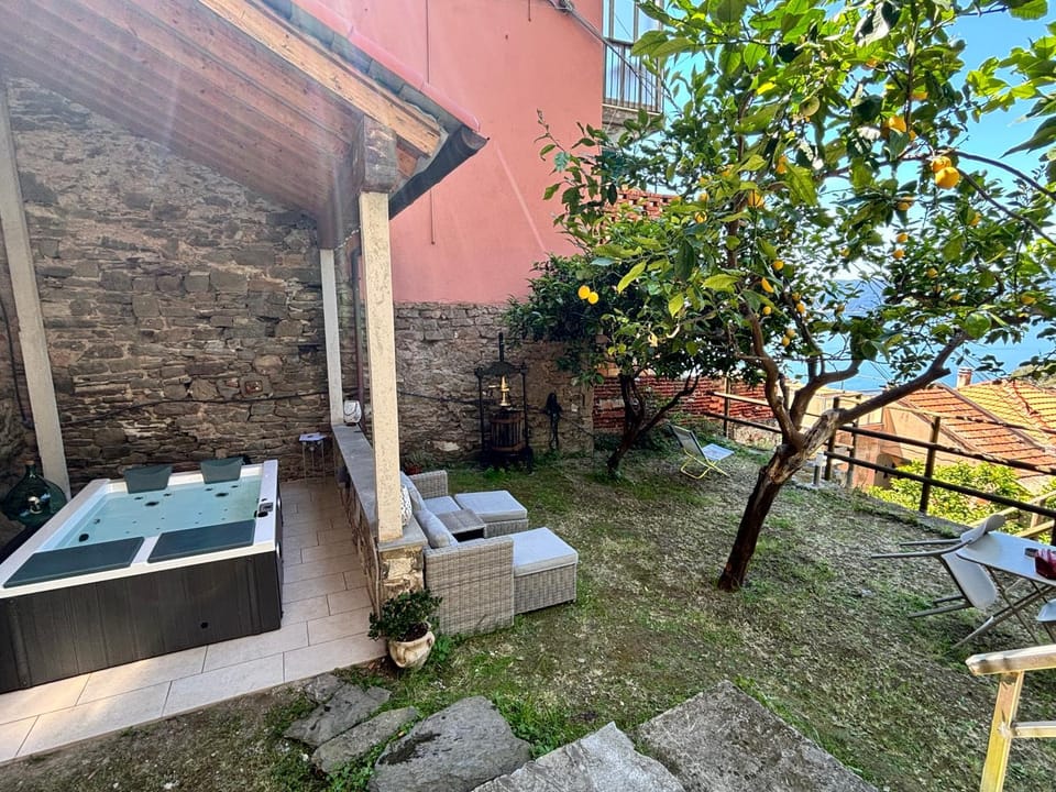 The Orange Garden Bed and Breakfast in Corniglia