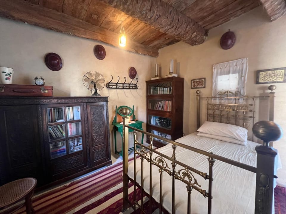 Bed, Library, Photo of the whole room, Bedroom