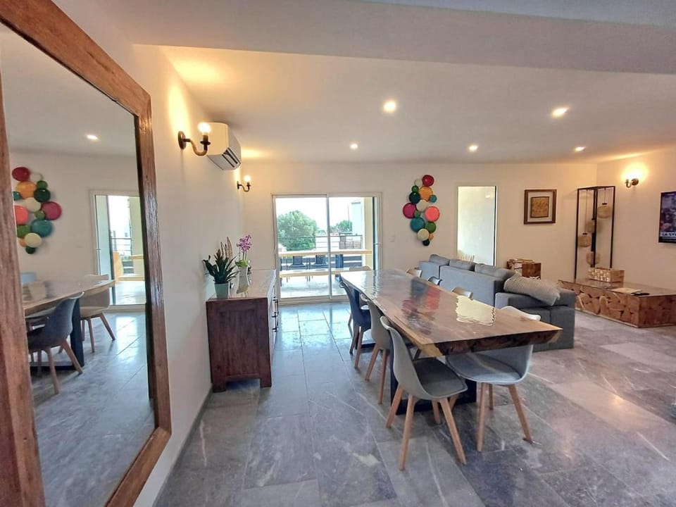 T3, 8 couchages, grande terrasse, vue mer, parking privé Apartment in La Ciotat