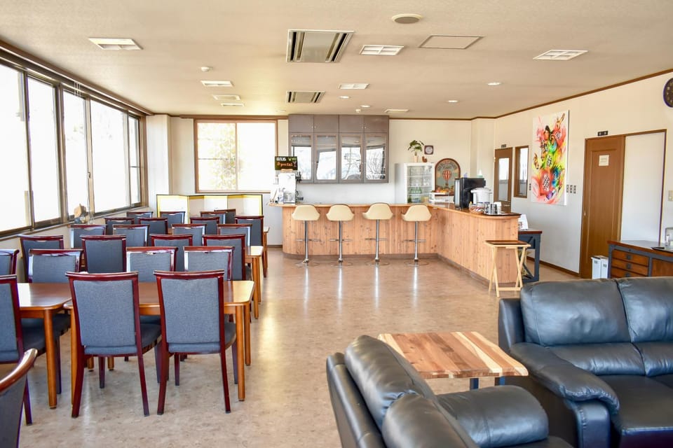 Area and facilities, Breakfast, Continental breakfast