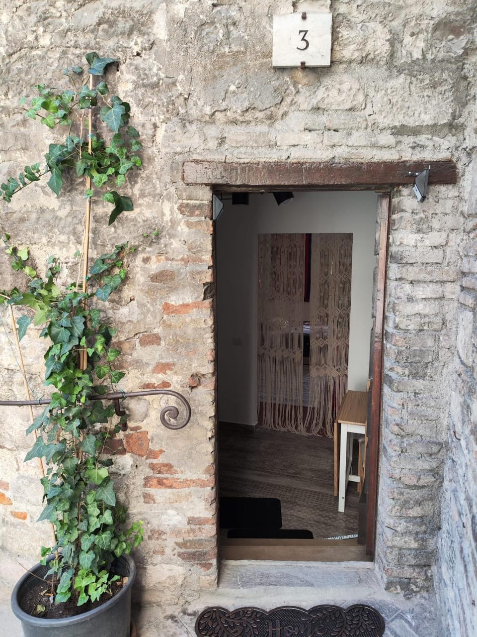 Facade/entrance, Kitchen or kitchenette