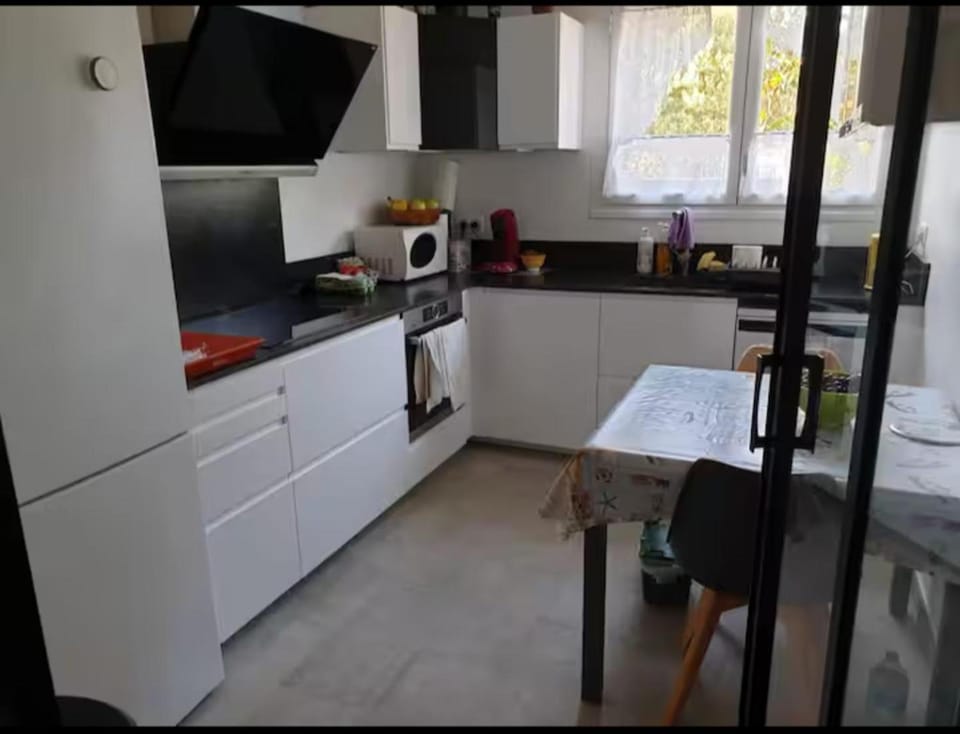 Kitchen or kitchenette, Dining area, dishwasher, microwave, oven, stove