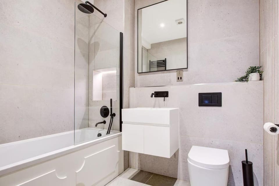 Shower, Toilet, Bathroom, Bath