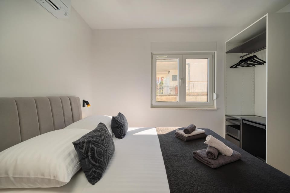 Bedroom, towels, wardrobe, air conditioner