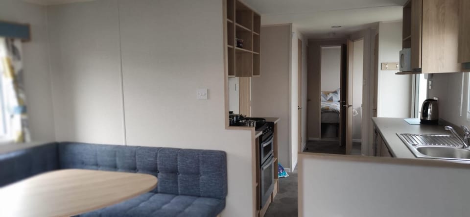 Kitchen or kitchenette, Living room, Seating area