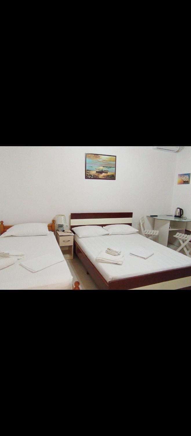 Dona's Room Bed and Breakfast in Sarandë