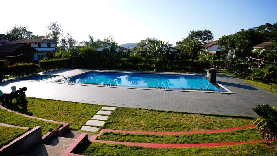 Day, Natural landscape, Garden, Garden view, Pool view, Swimming pool, sunbed