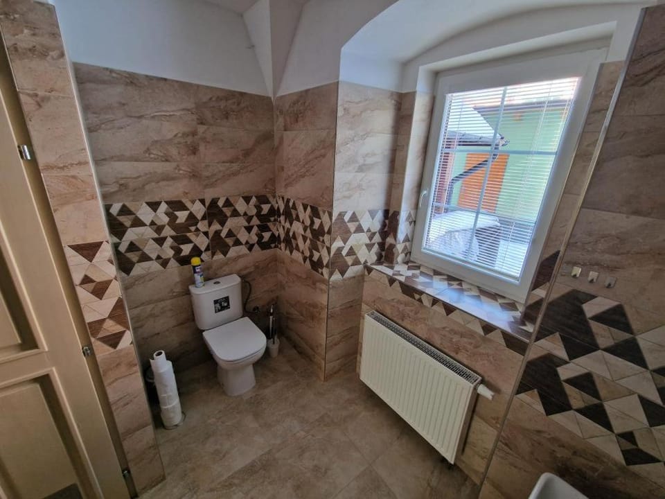 Toilet, Bathroom