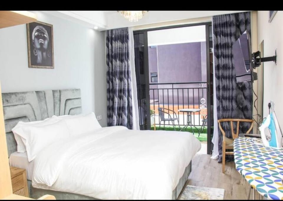 serenity springs luxury apartment with private parking,fully equipped gym ,heated swimming pool and proximity to major shopping malls Apartment in Nairobi
