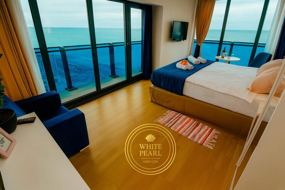 Bed, TV and multimedia, Bedroom, Text overlay, air conditioner