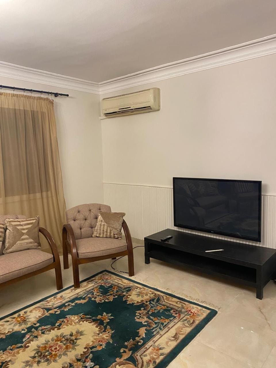 TV and multimedia, Living room, Seating area, air conditioner