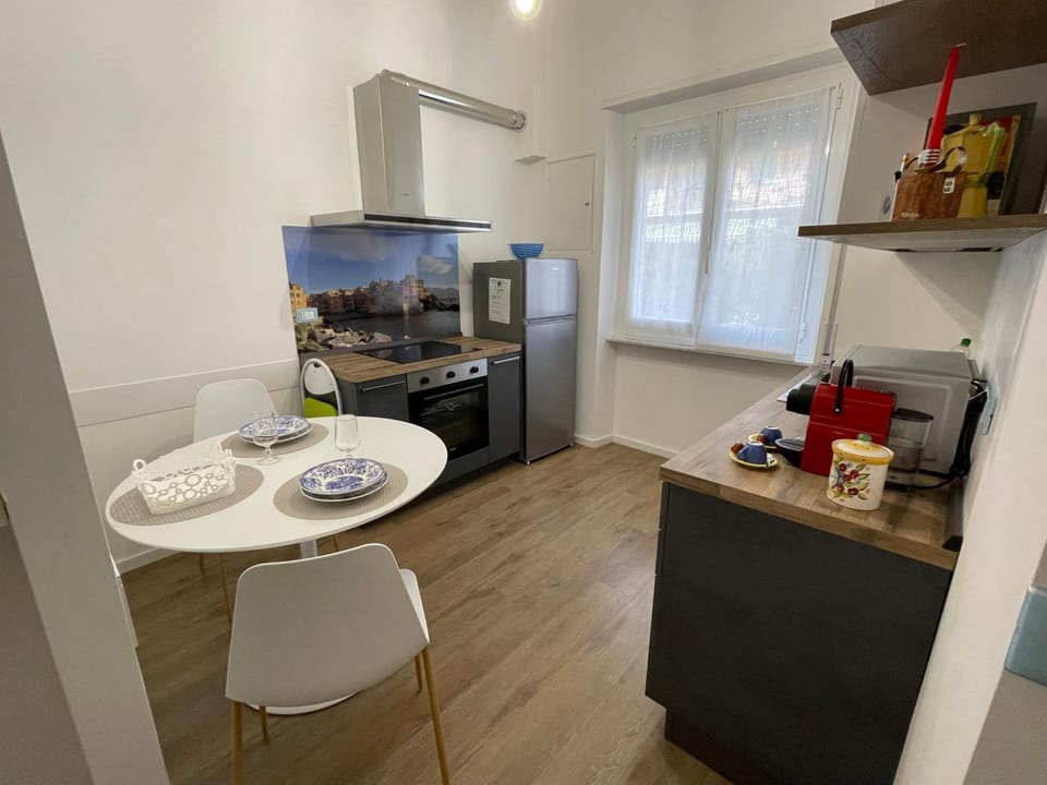 Kitchen or kitchenette, kitchen