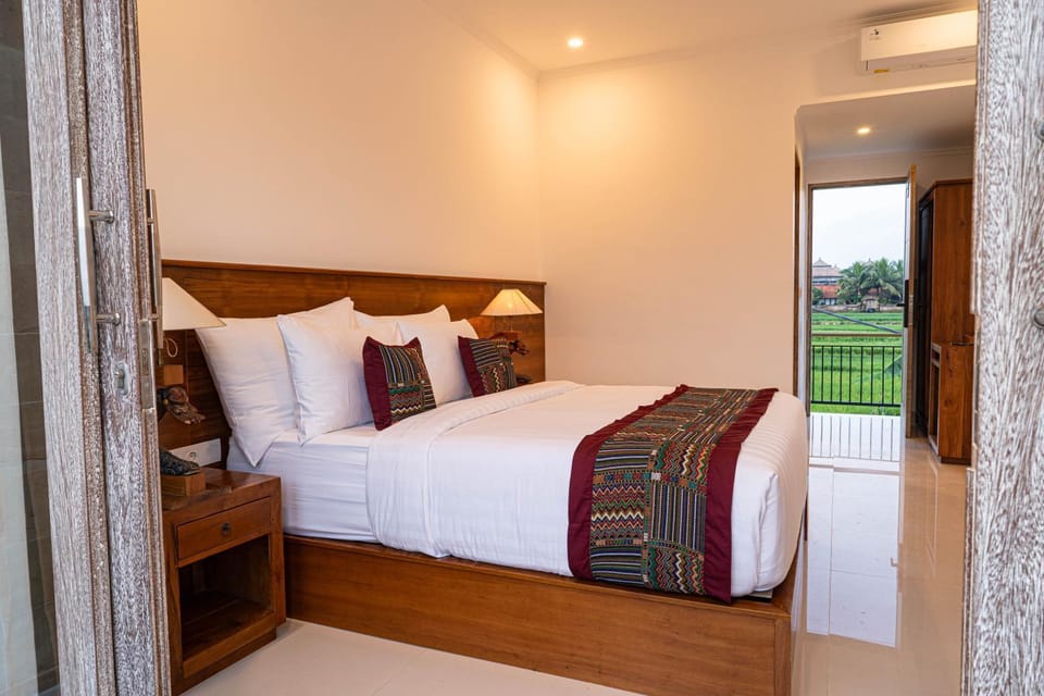 Bed, Photo of the whole room, Bedroom, air conditioner