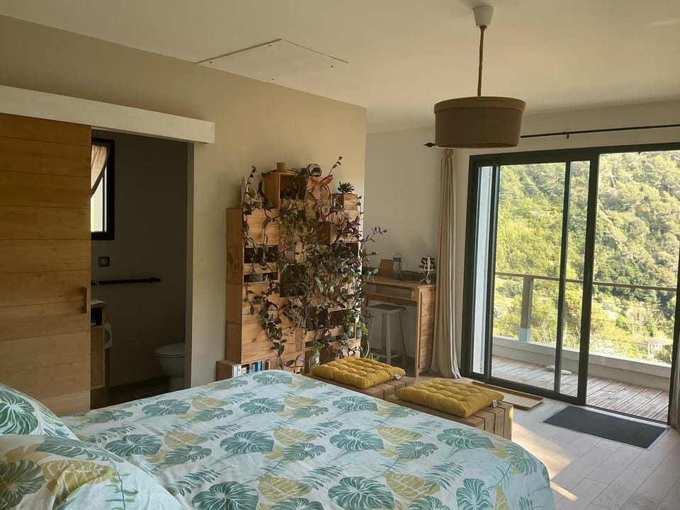 Chambres d hôtes les Romarins Bed and Breakfast in French Riviera