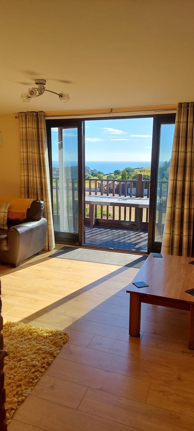 Natural landscape, View (from property/room), Balcony/Terrace, Living room, Seating area, Sea view
