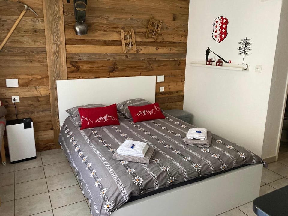 House St-George Studio Alpine with terrace and view on village Apartment in Zermatt