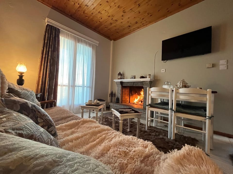 TV and multimedia, Living room, Seating area, Evening entertainment