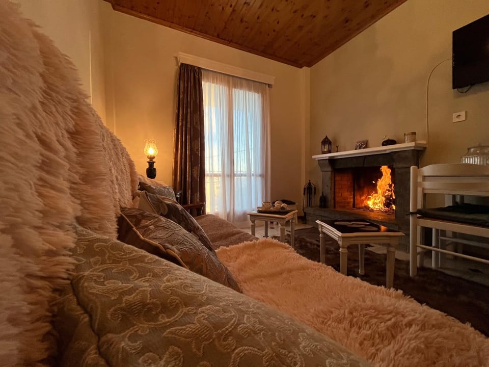 TV and multimedia, Living room, Seating area, Evening entertainment, flat iron