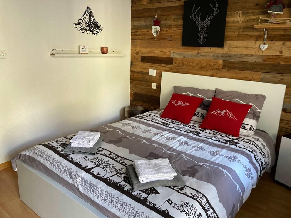 Studio Chalet with terrace & Matterhorn view Apartment in Zermatt