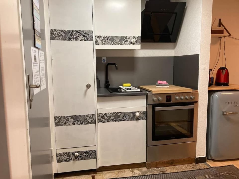Kitchen or kitchenette, oven, pet friendly
