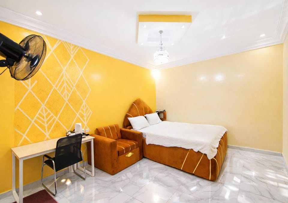 Bed, Coffee/tea facilities, Photo of the whole room, Seating area, Bedroom