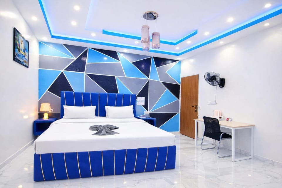 Bed, Coffee/tea facilities, Photo of the whole room, Seating area, Bedroom, towels