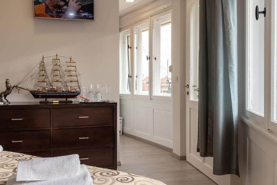 Queen Teuta Luxury Rooms Split Bed and Breakfast in Split
