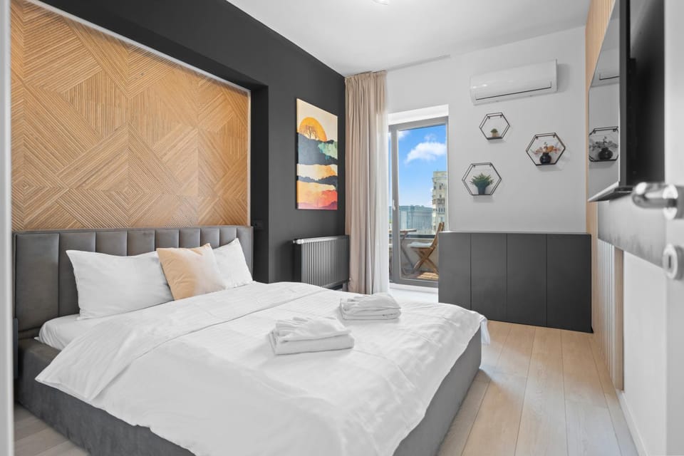 Bed, TV and multimedia, Bedroom