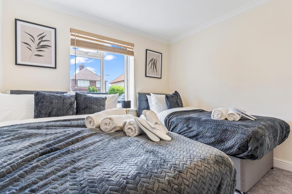 Lovely flat near Gatwick Airport Apartment in Redhill