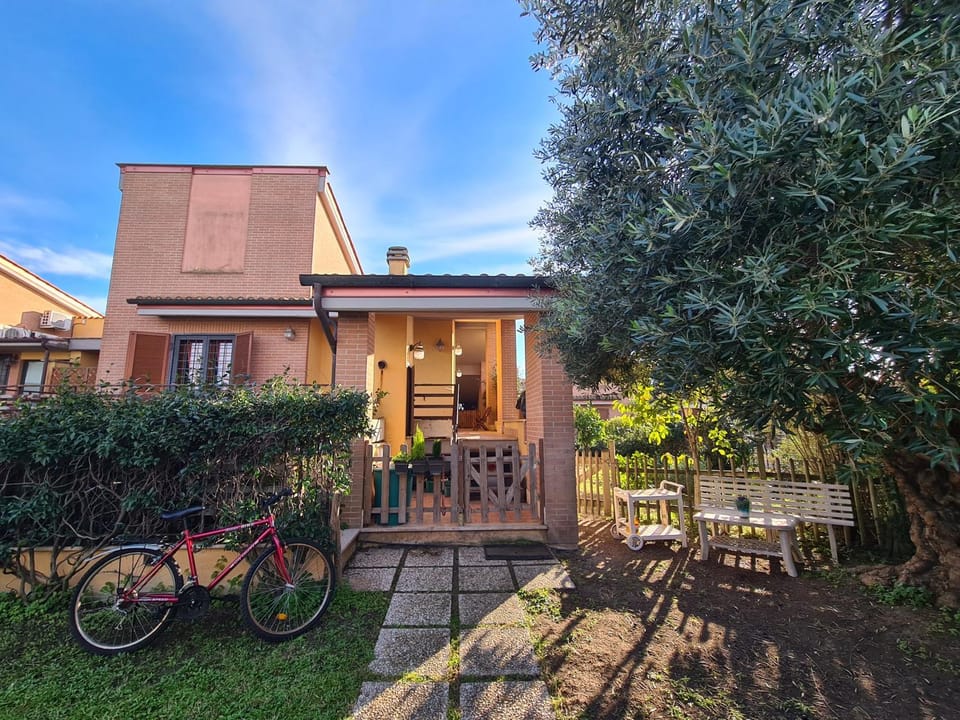 Property building, Garden, Cycling, Garden view