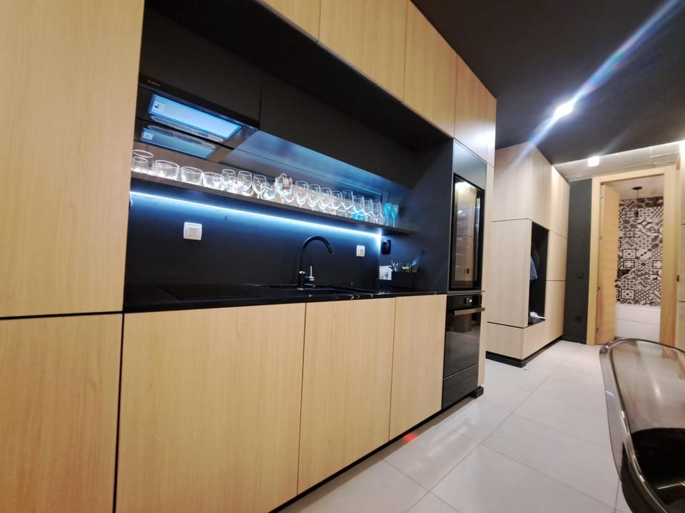 Kitchen or kitchenette, Dining area, minibar, oven