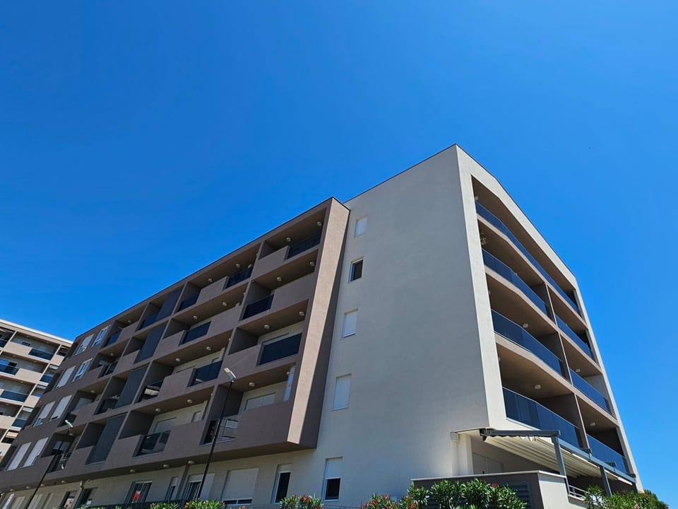 Property building, Day