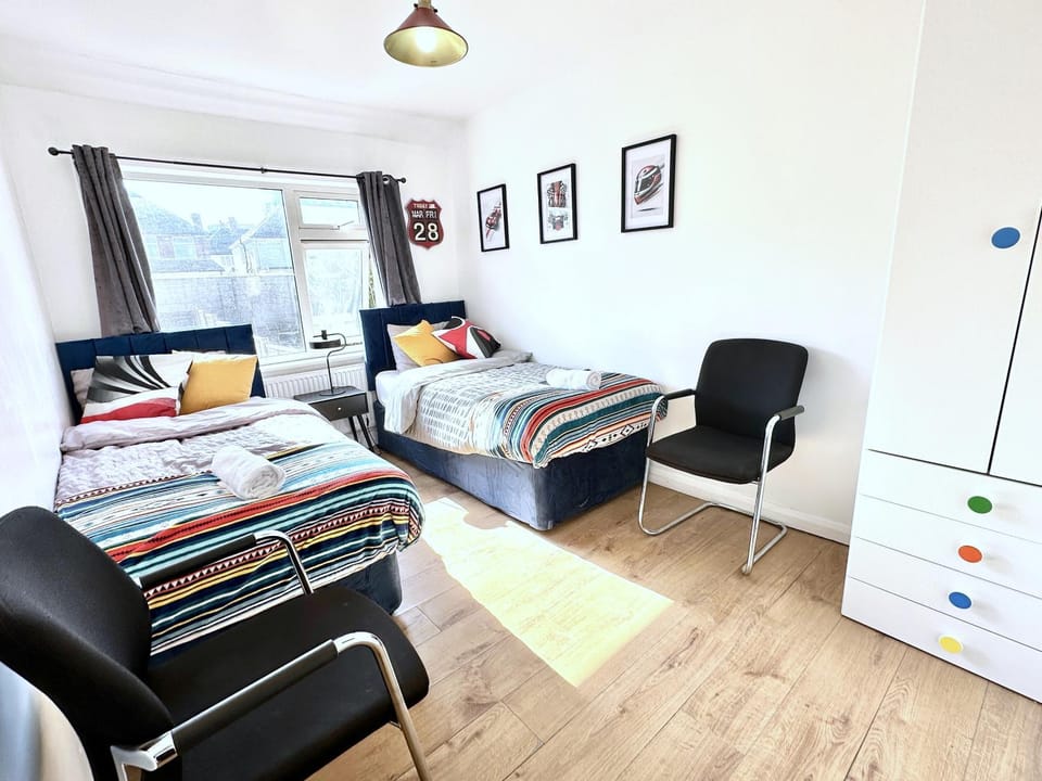 Bed, Photo of the whole room, Bedroom