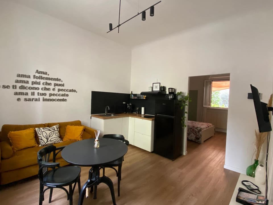 Kitchen or kitchenette, Living room, Dining area