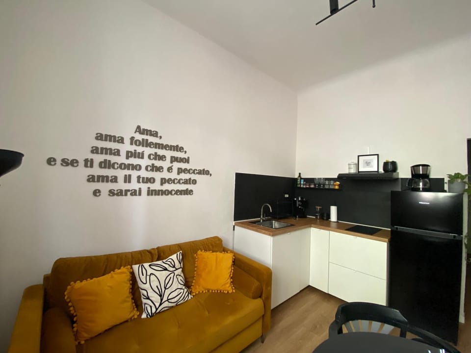 Kitchen or kitchenette, Living room
