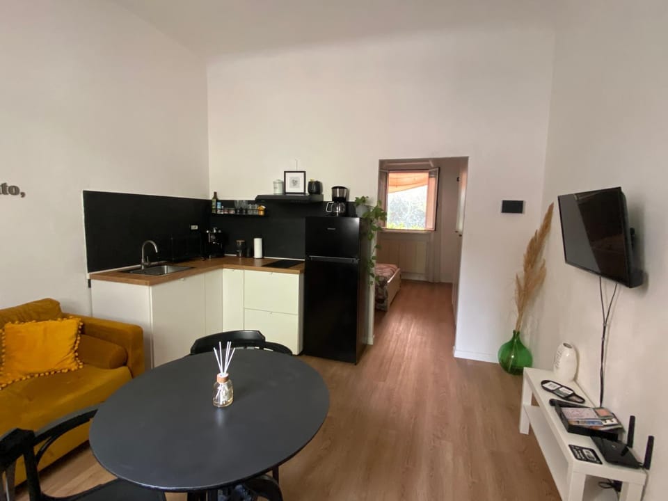 Kitchen or kitchenette, Living room, Dining area