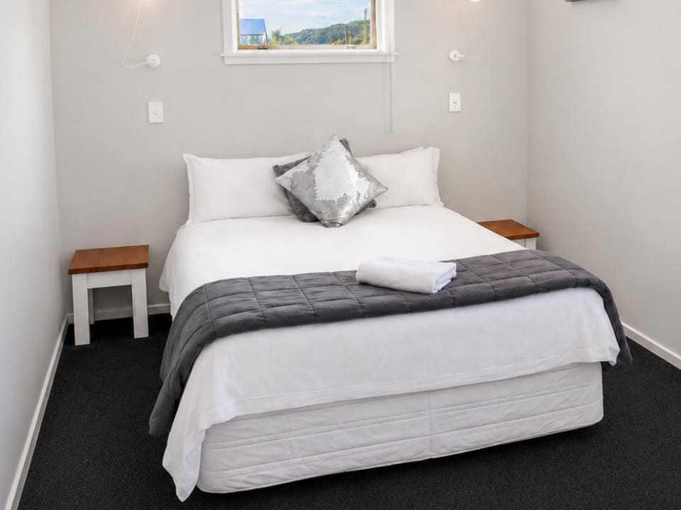 Bed, View (from property/room), Photo of the whole room, Bedroom