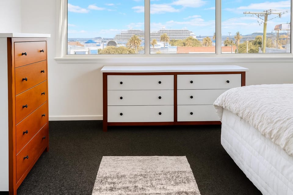 Bed, Bedroom, Sea view, wardrobe