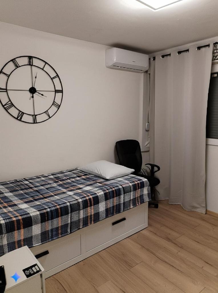 Bed, TV and multimedia, Bedroom, air conditioner
