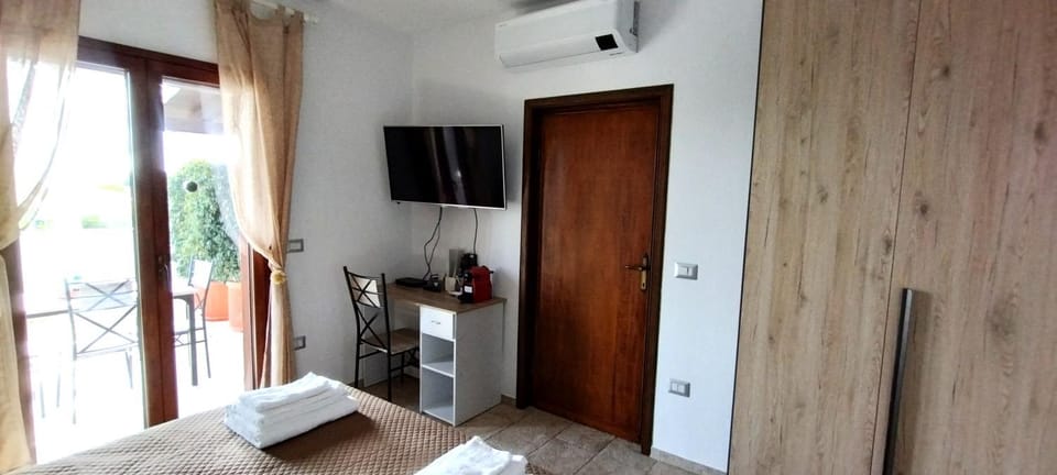 TV and multimedia, Bedroom, wardrobe, air conditioner