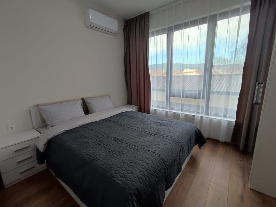 Bed, Bedroom, air conditioner