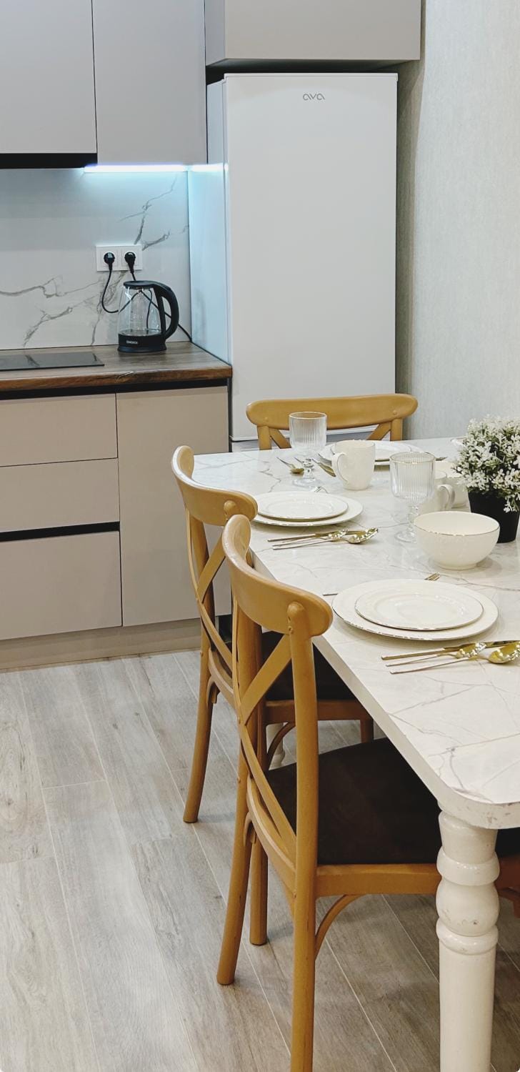 Coffee/tea facilities, Kitchen or kitchenette, Dining area, minibar, stove